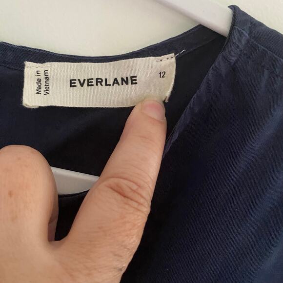 Everlane The Drape Dark Blue Blouse Lyocell Tencel Short Sleeves Womens Size 12 - Picture 7 of 10